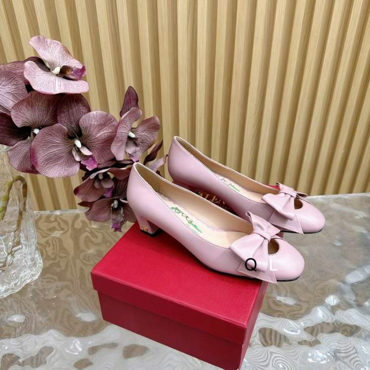 Picture of Valentino Shoes _SKUValentinosz35-404CMLL120220211